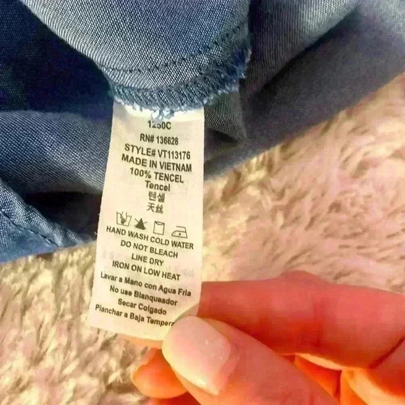 1250 C Jean Top *NWOT* with adjustable straps - Picture 7 of 7